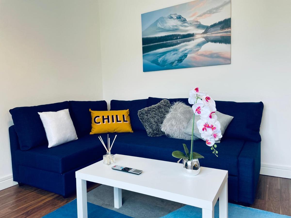 Jesswood Properties: Spacious 2-Bedroom Apartment with Parking Hinckley Exterior photo
