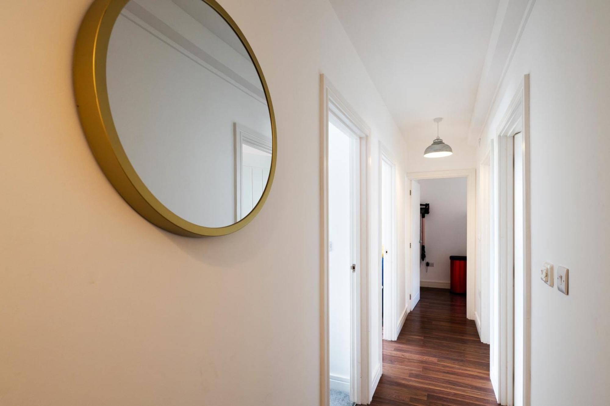 Jesswood Properties: Spacious 2-Bedroom Apartment with Parking Hinckley Exterior photo