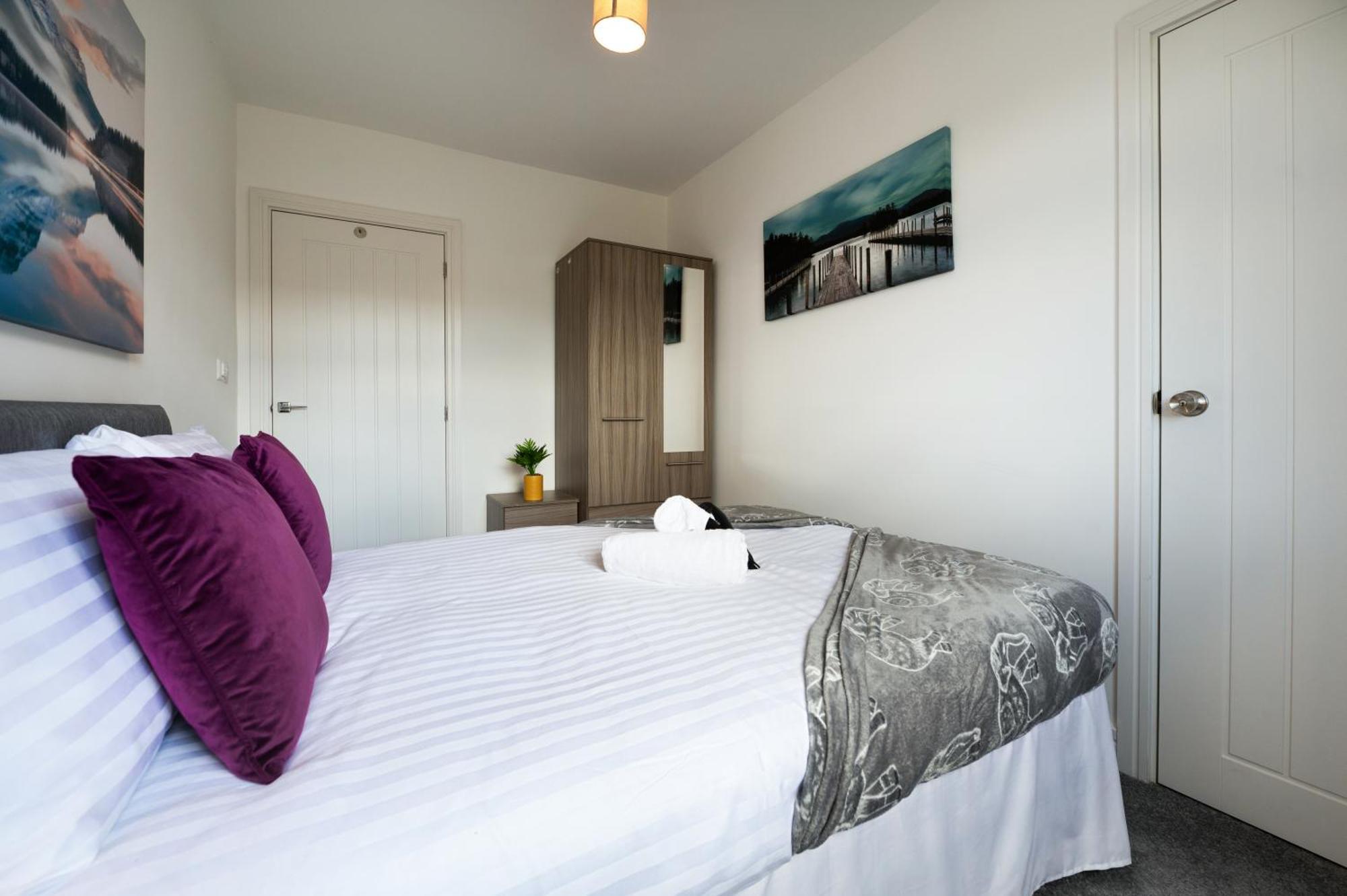 Jesswood Properties: Spacious 2-Bedroom Apartment with Parking Hinckley Exterior photo